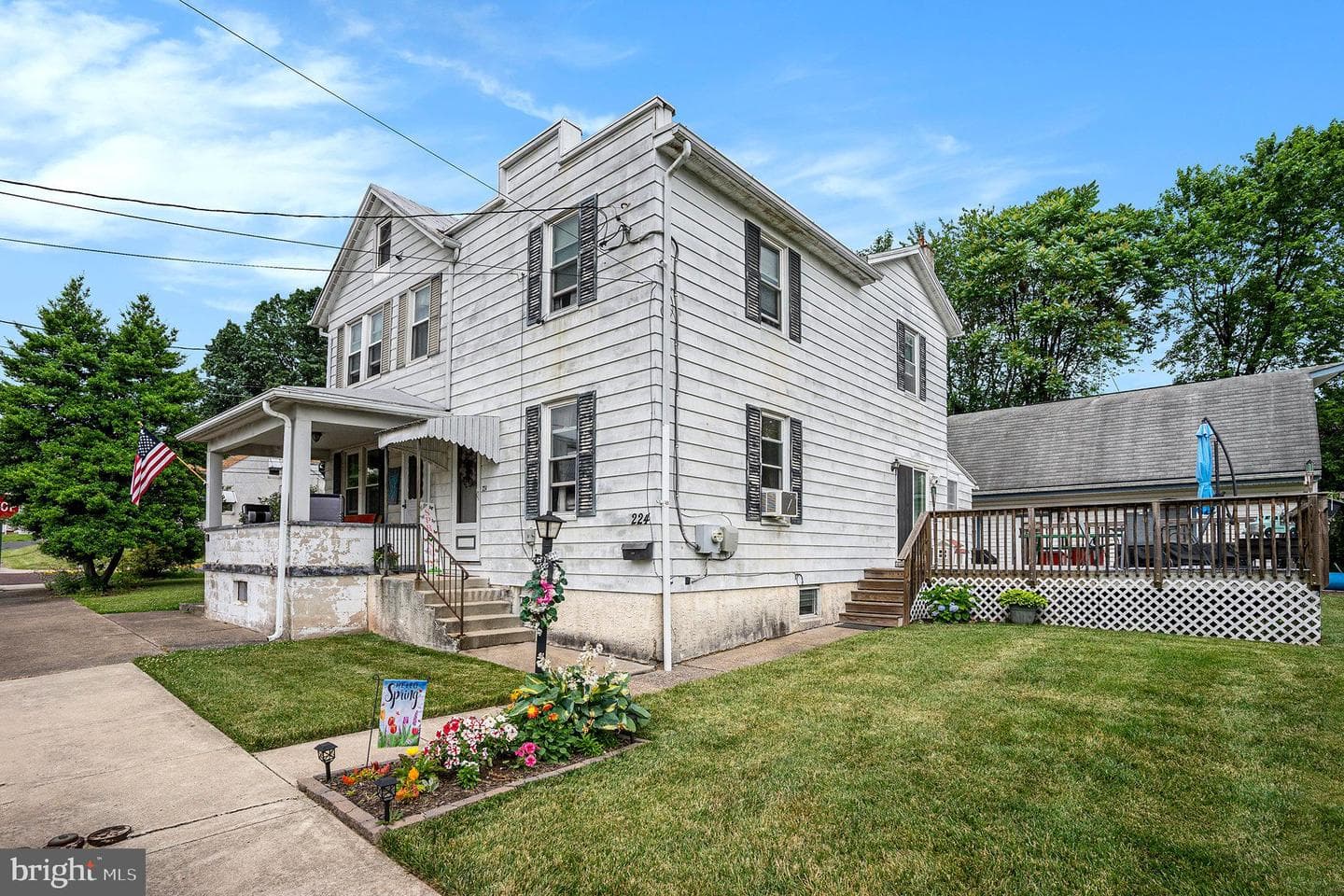 224 W Walnut photo 4