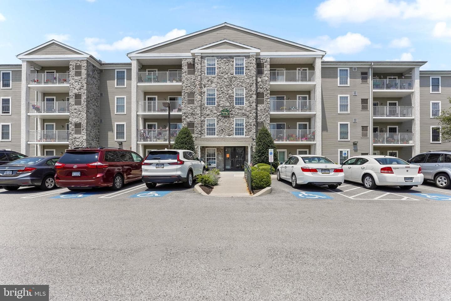 652 Brandon Road photo 1