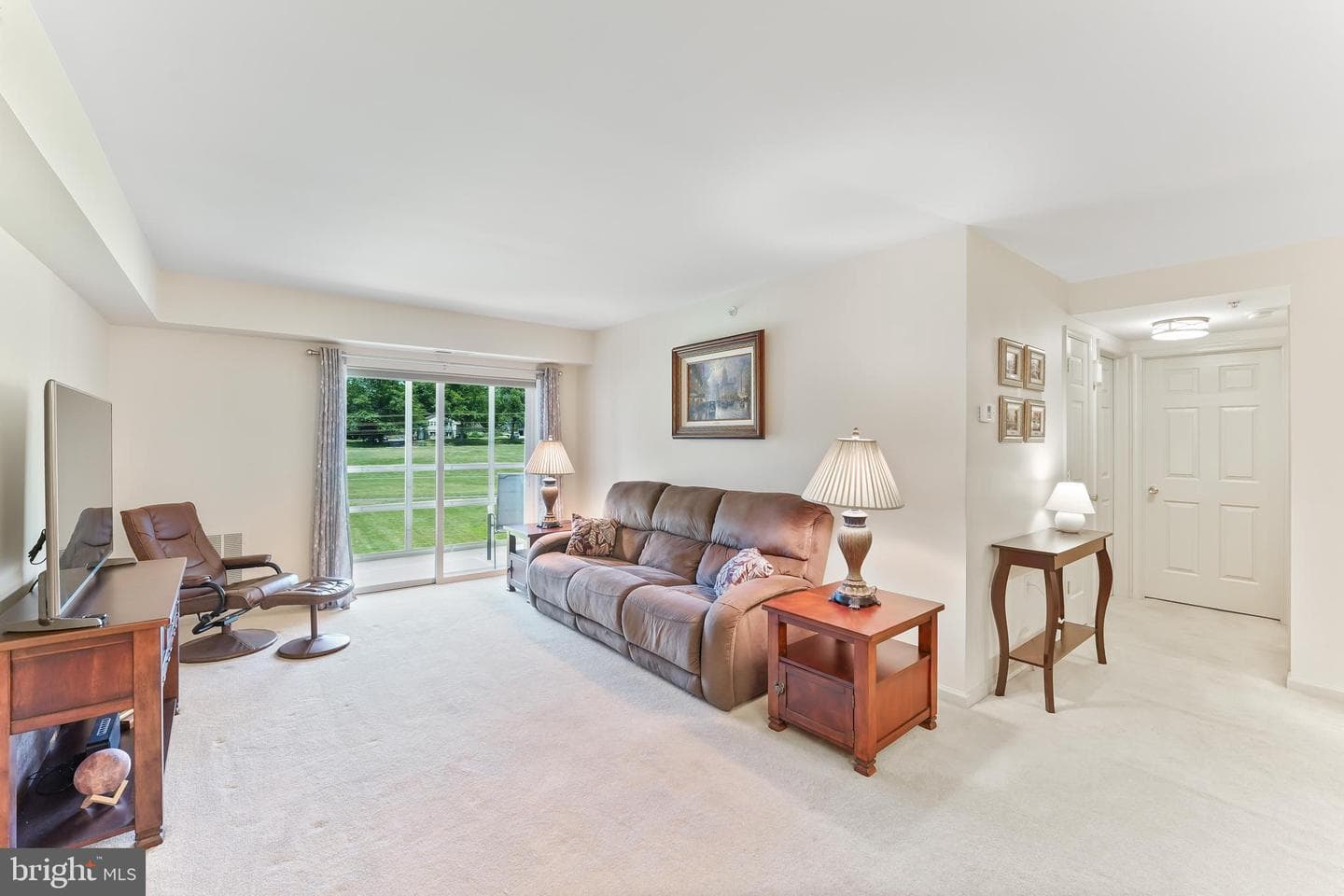 652 Brandon Road photo 3