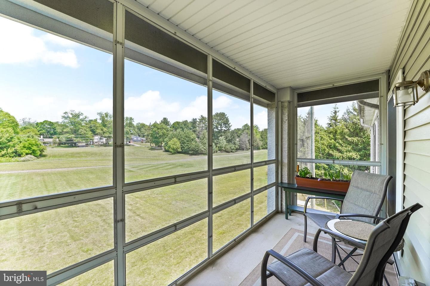 652 Brandon Road photo 4