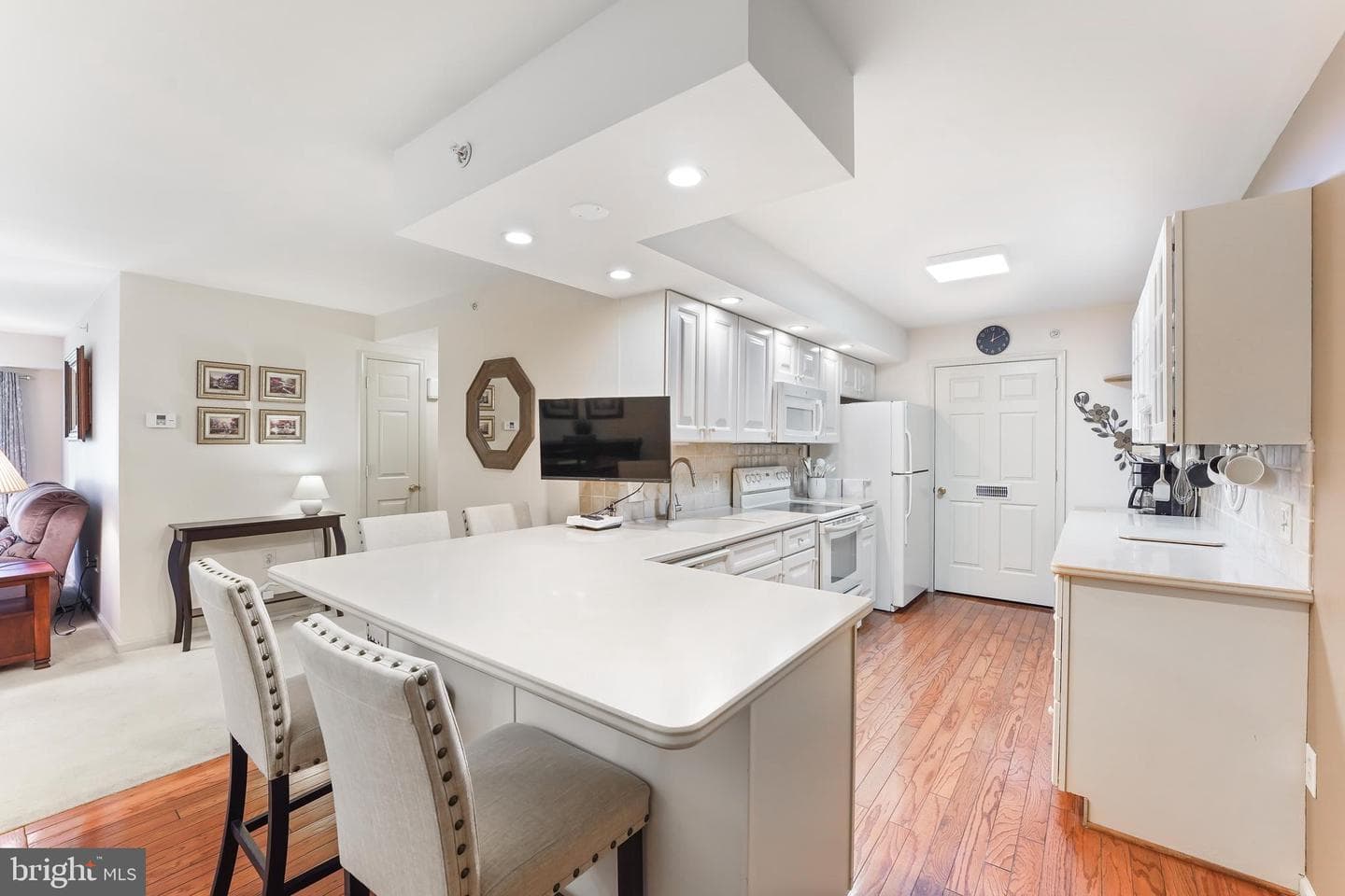652 Brandon Road photo 9