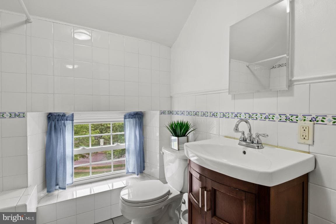 895 Summerset Place photo 38