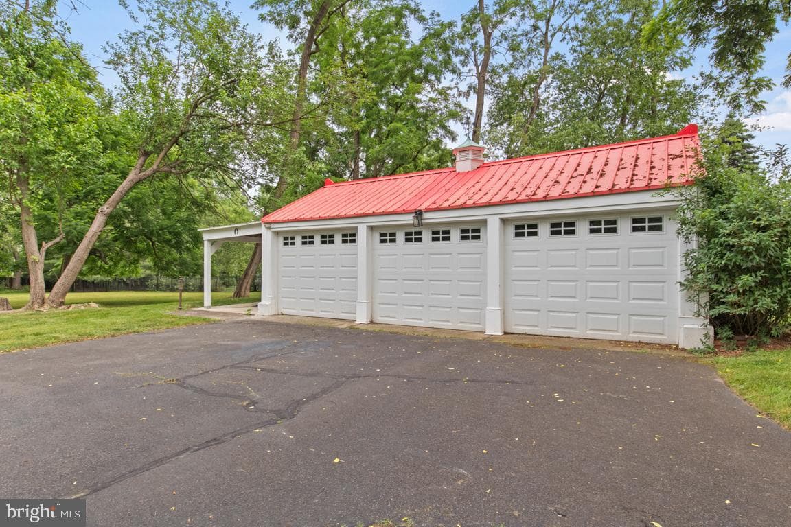 895 Summerset Place photo 51