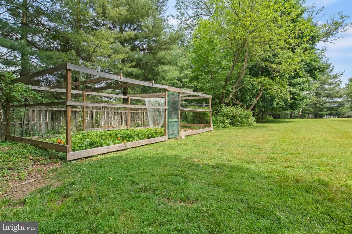 895 Summerset Place photo 53
