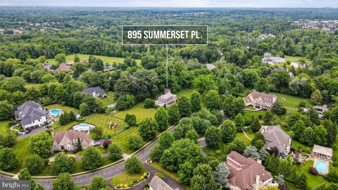 895 Summerset Place photo 59