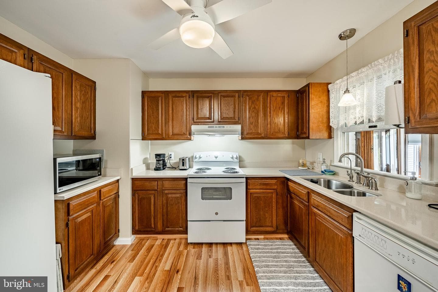 452 Burdan Drive photo 11