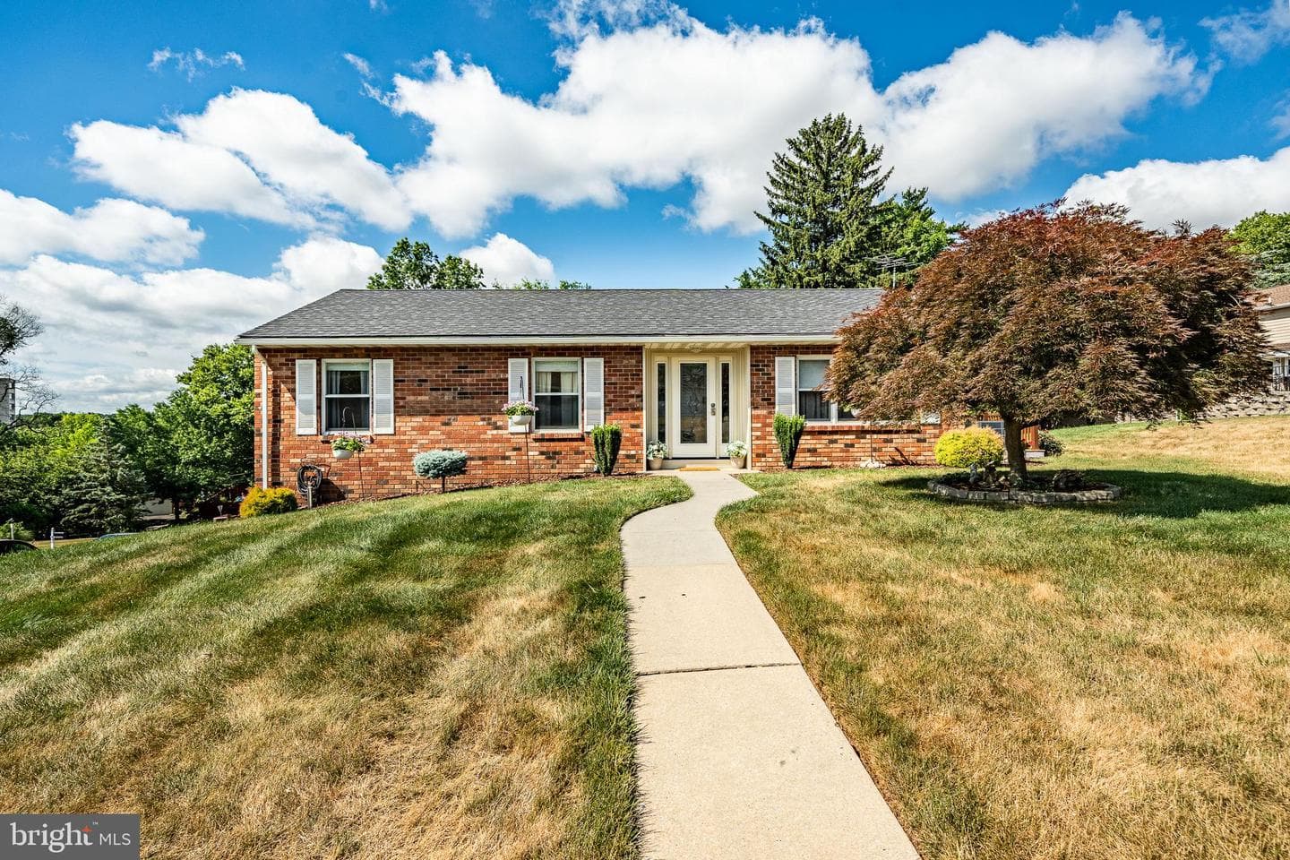 452 Burdan Drive photo 2