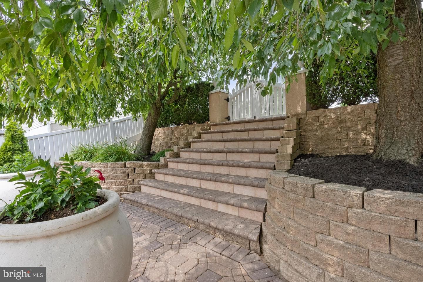 128 Banbury Avenue photo 45