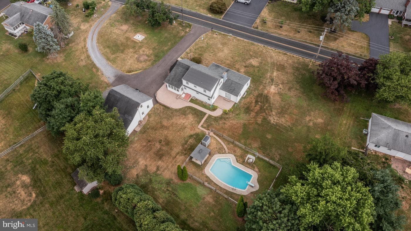 641 King Road photo 2