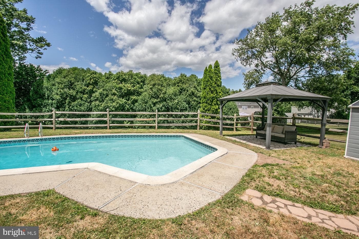 641 King Road photo 36