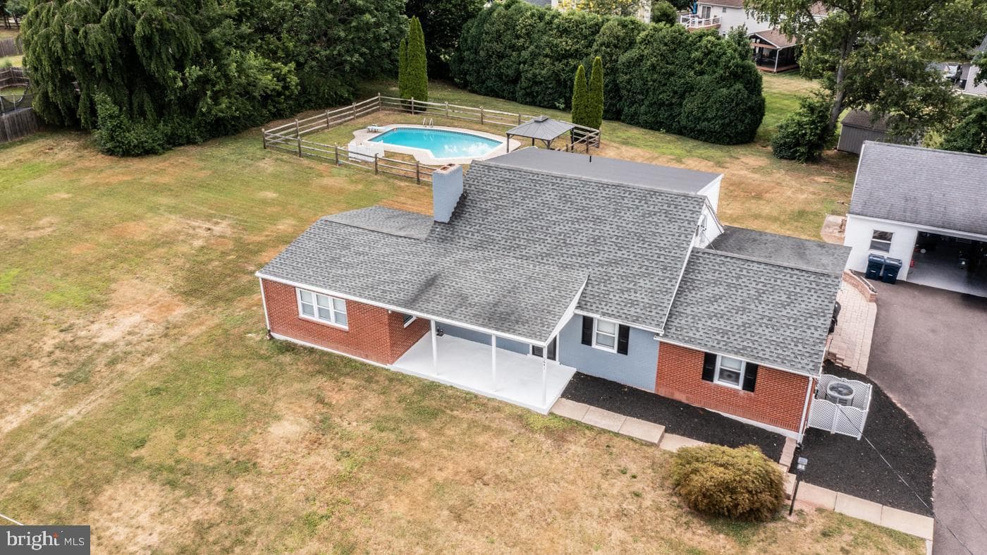 641 King Road photo 70