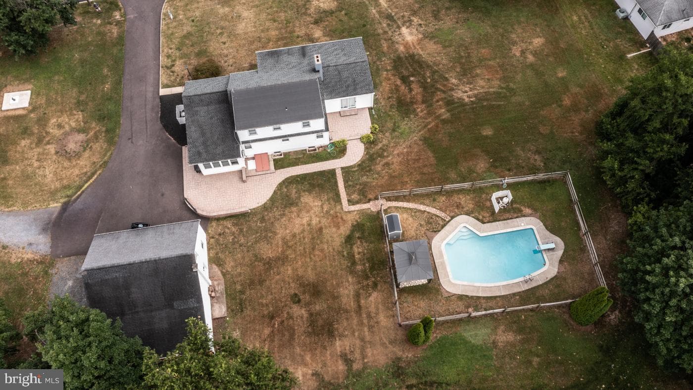 641 King Road photo 71