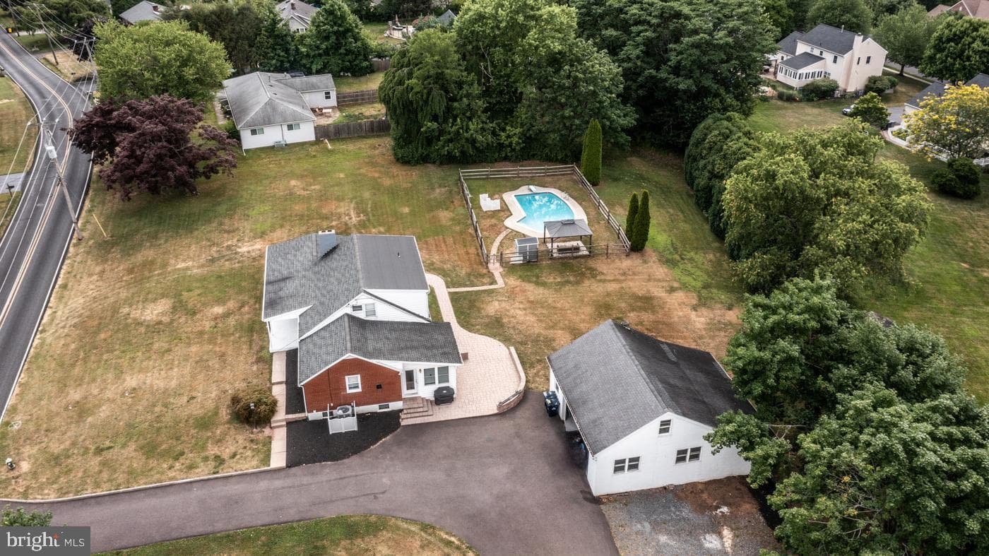 641 King Road photo 72