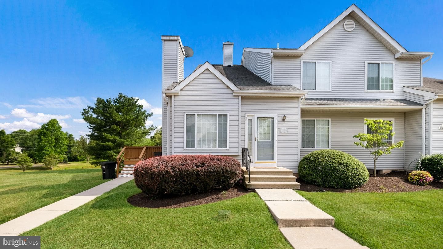 326 Pondview Drive photo 1
