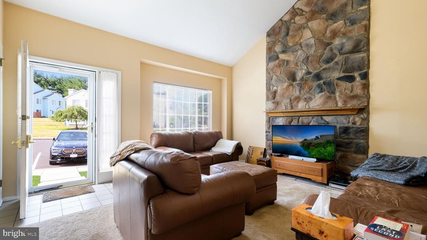 326 Pondview Drive photo 3