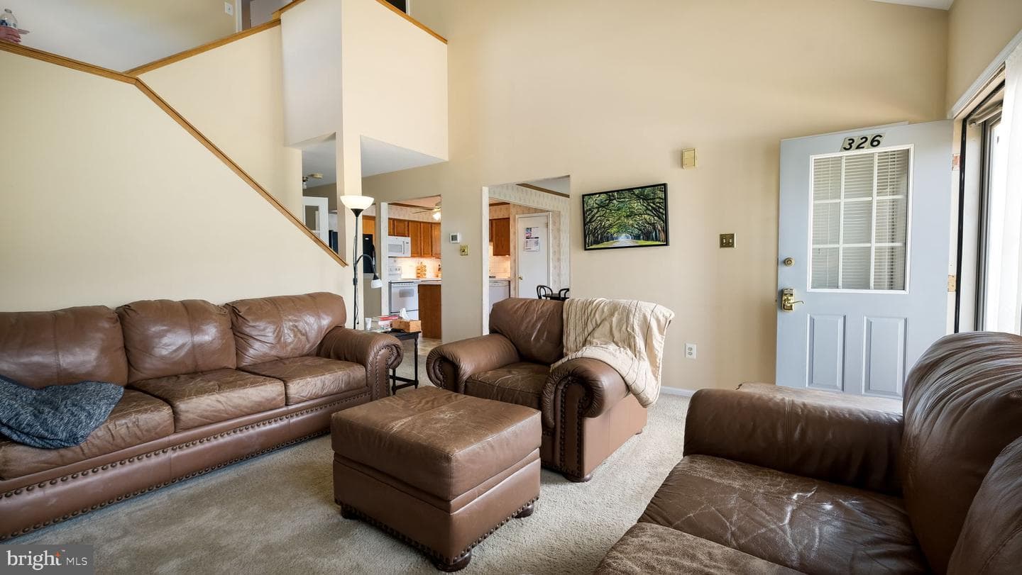 326 Pondview Drive photo 4