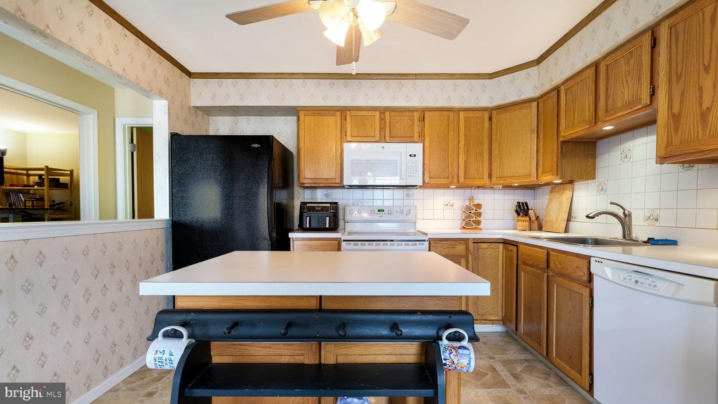 326 Pondview Drive photo 6