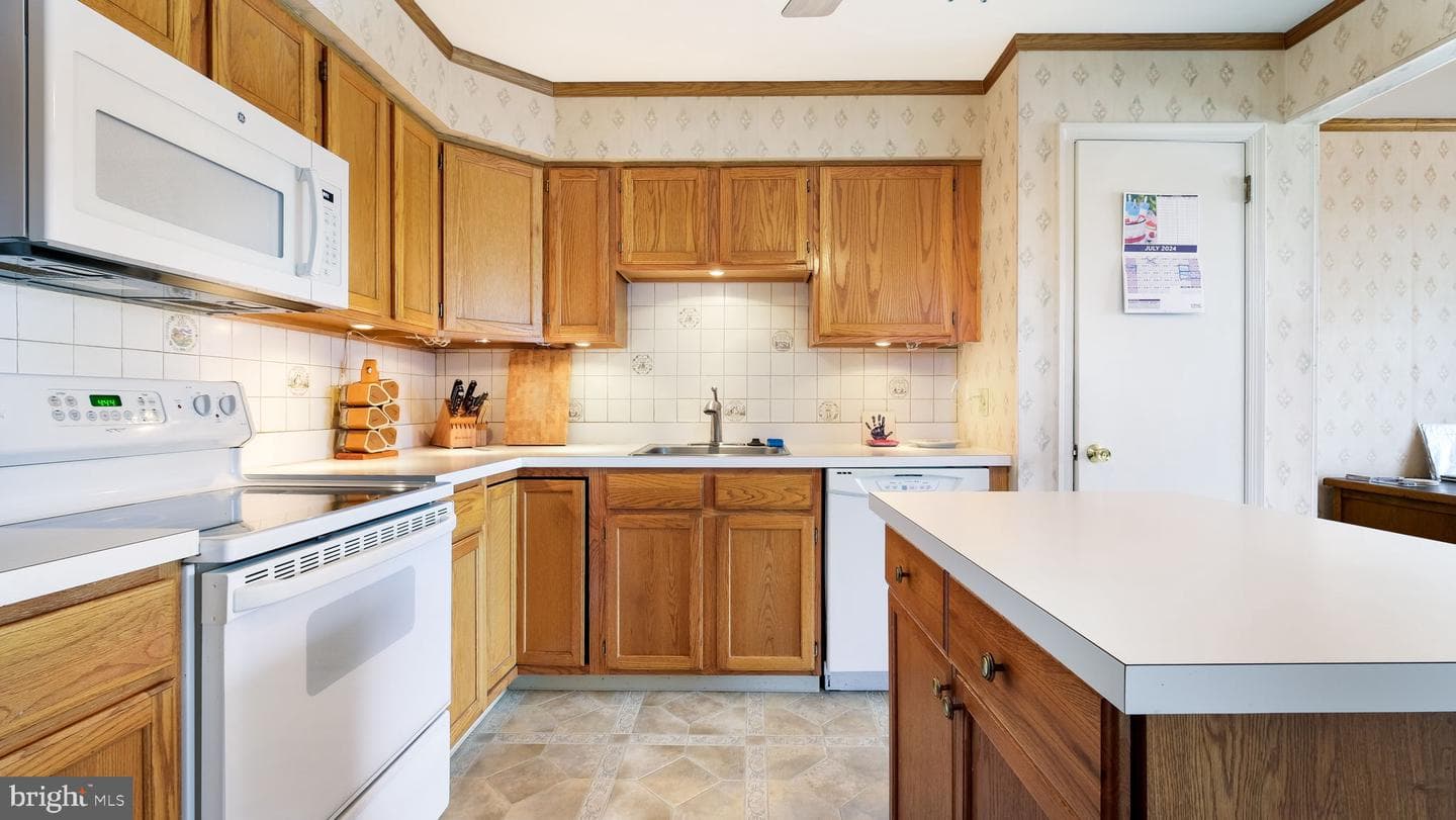 326 Pondview Drive photo 8