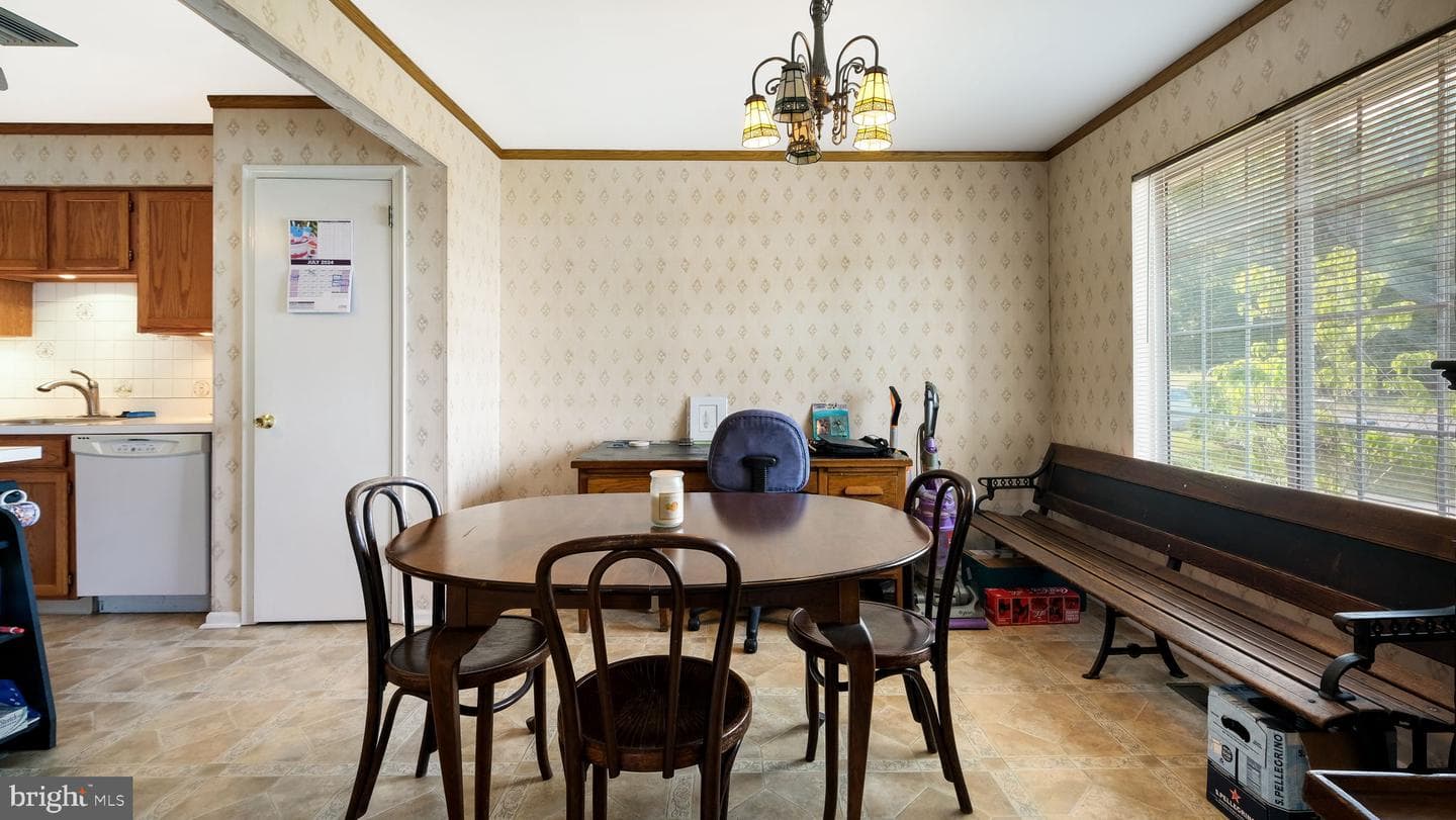 326 Pondview Drive photo 9