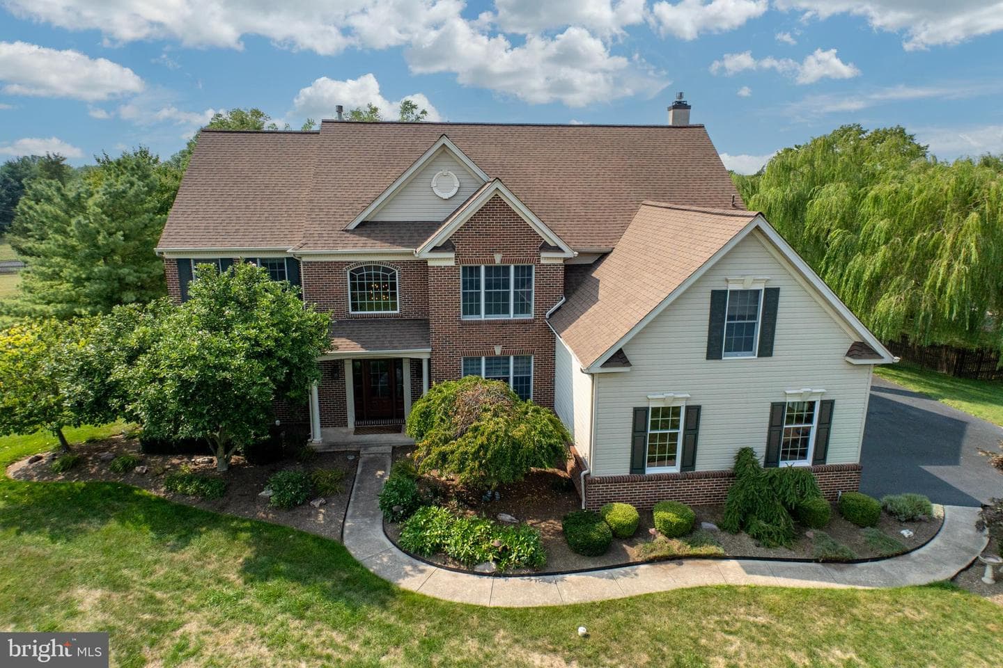 1086 Chelsea Way photo 2
