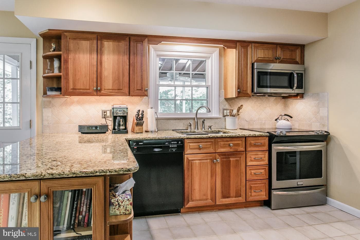 2211 Oak Terrace photo 13