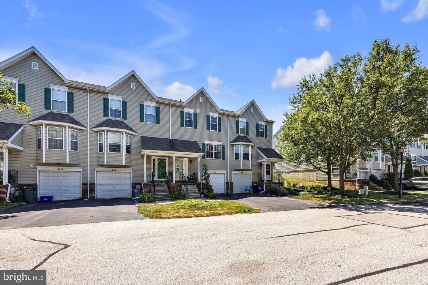 515 Williamsburg Way photo 2