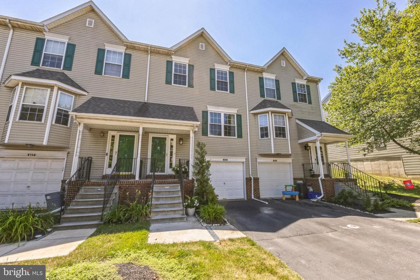 515 Williamsburg Way photo 3