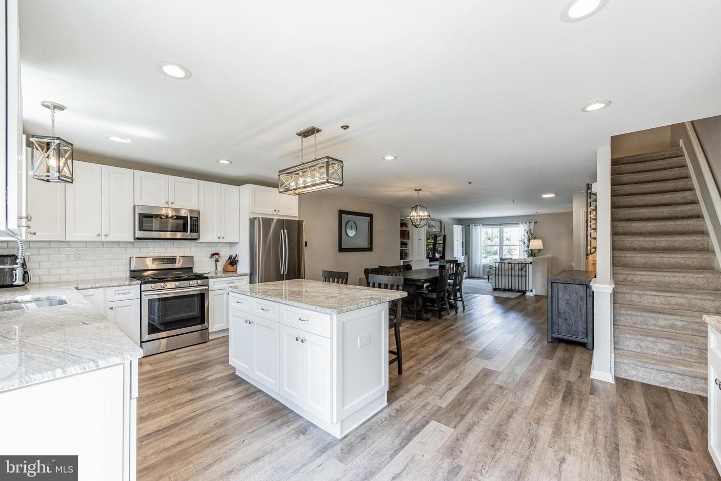 515 Williamsburg Way photo 9