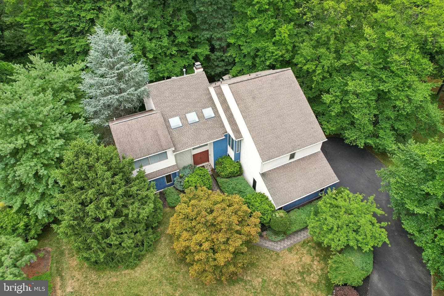 534 Pondview Road photo 1