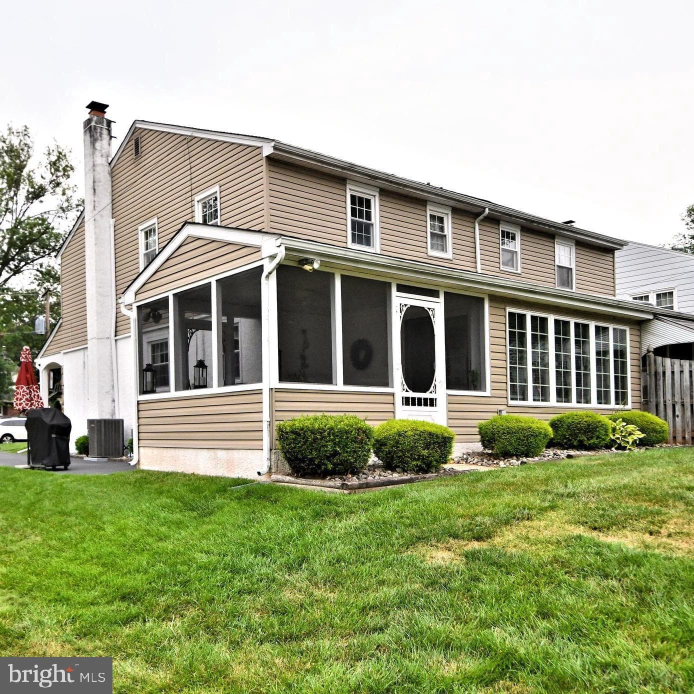 678 S 5th Avenue photo 2
