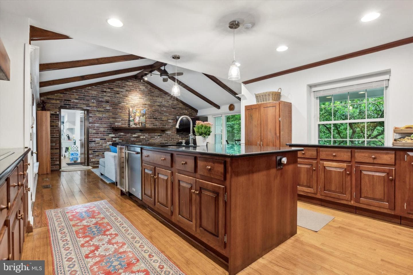 429 Morris Avenue photo 9