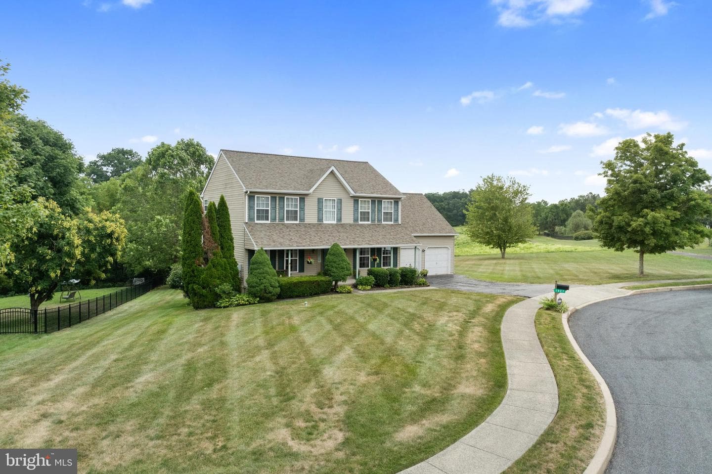 1027 Dorchester Lane photo 3