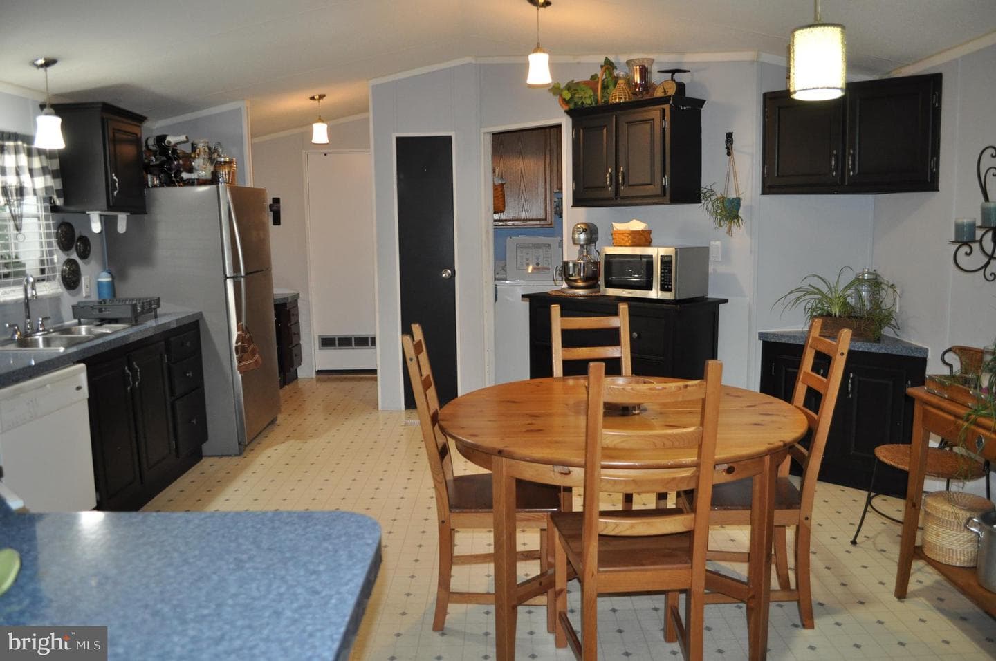 48 N Barry Avenue photo 2