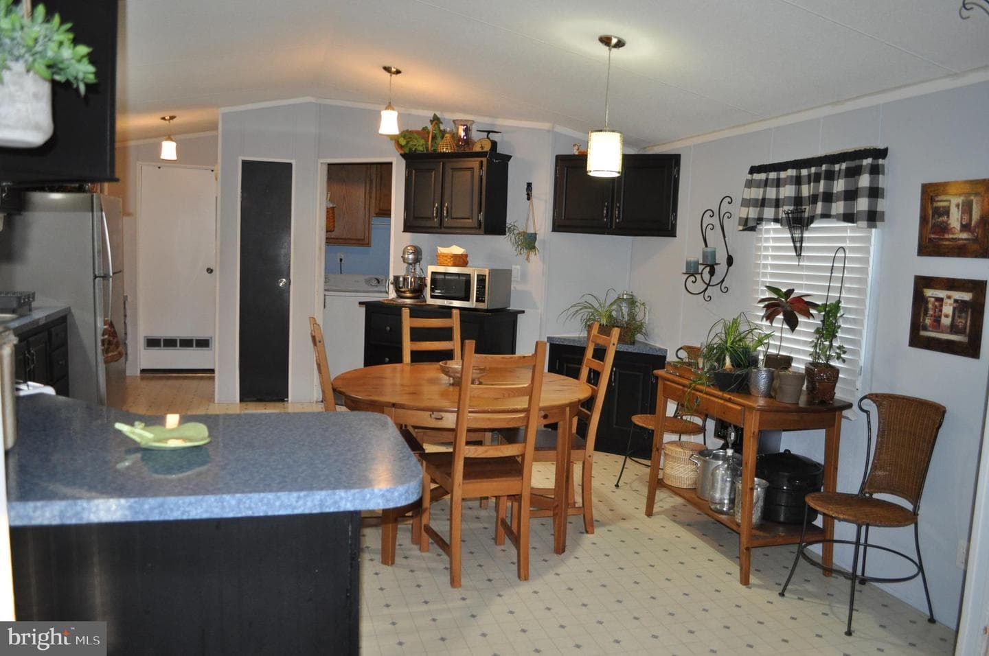 48 N Barry Avenue photo 3
