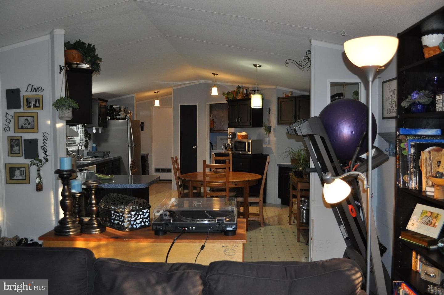 48 N Barry Avenue photo 5