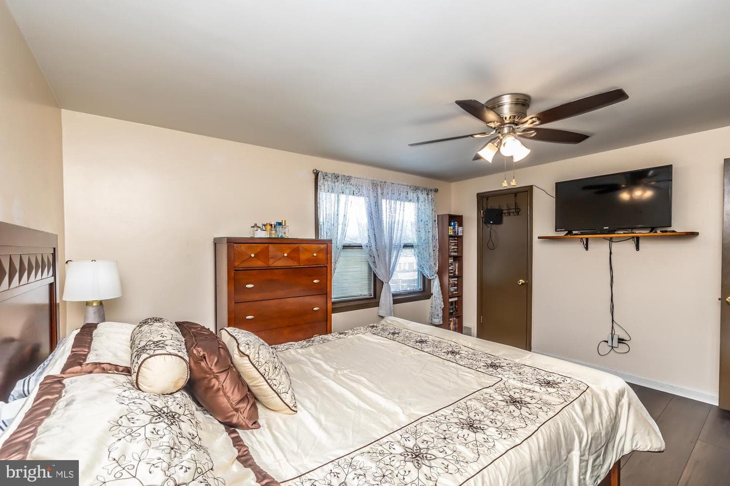 1324 W Beech Street photo 23