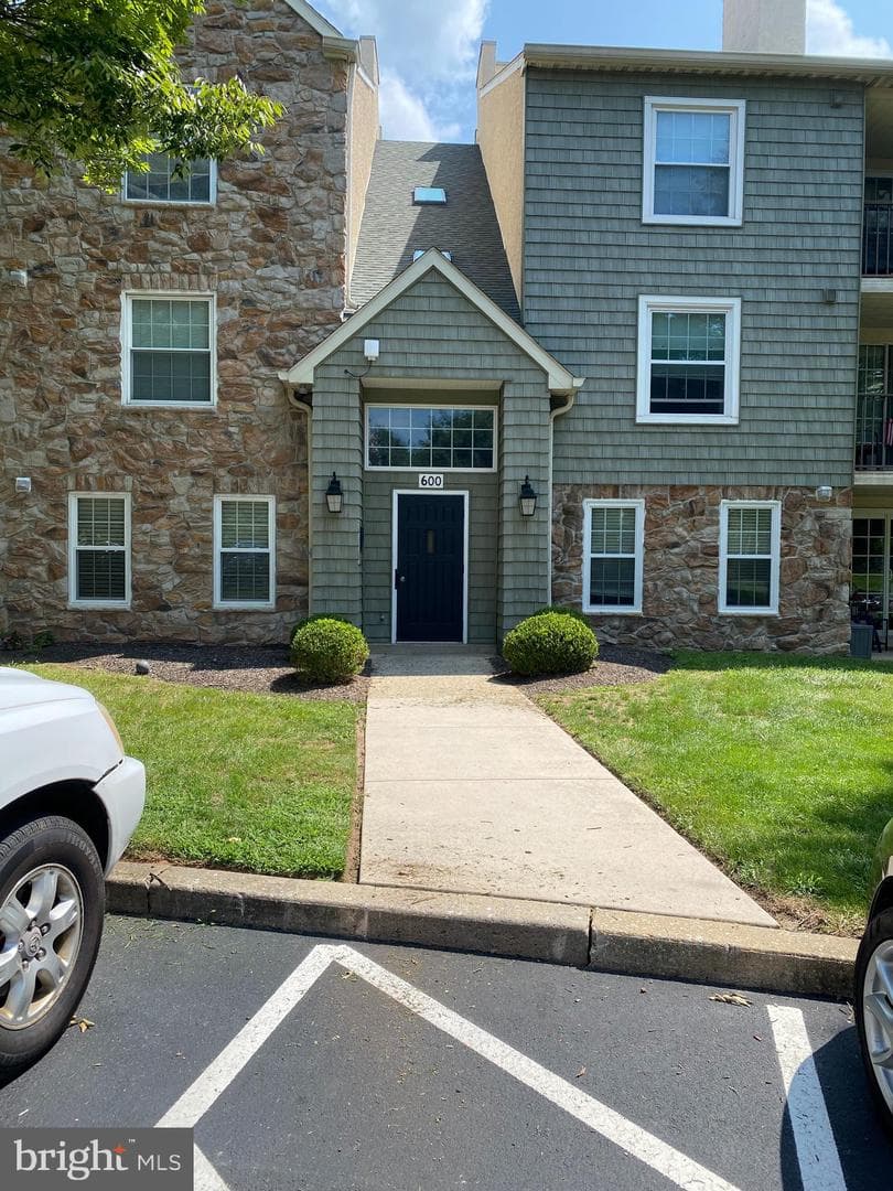 607 Deer Run photo 1