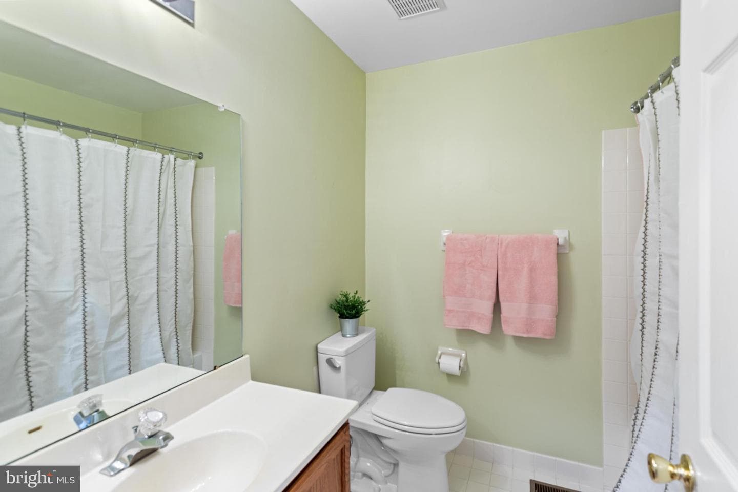 433 Country Club Drive photo 18