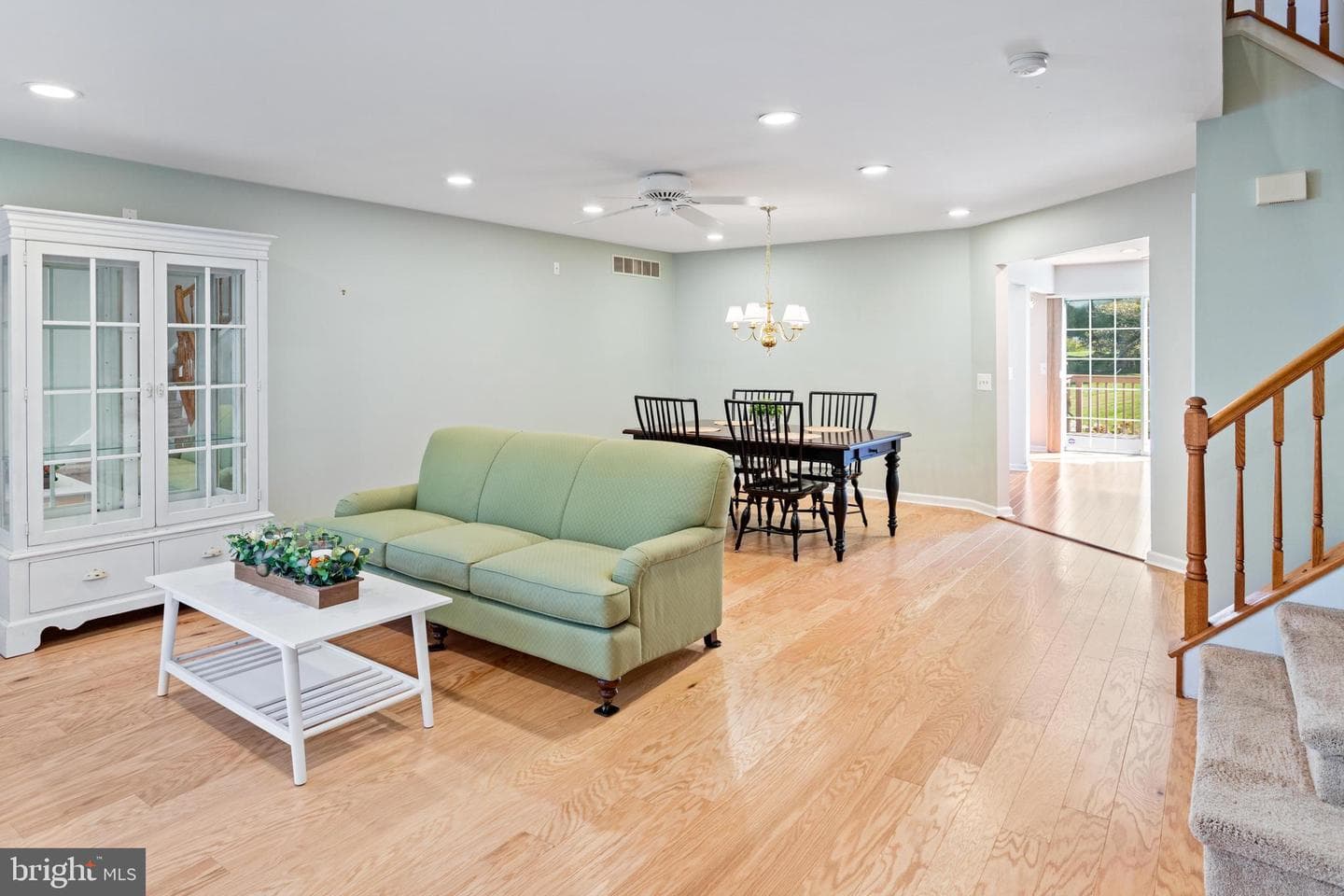 433 Country Club Drive photo 4
