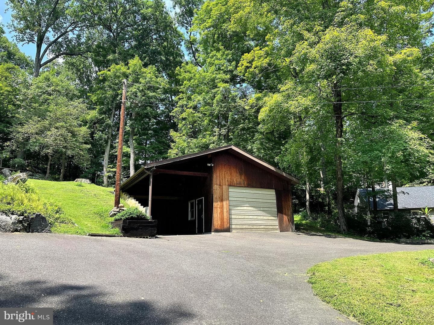 2848 Swamp Creek Road photo 3