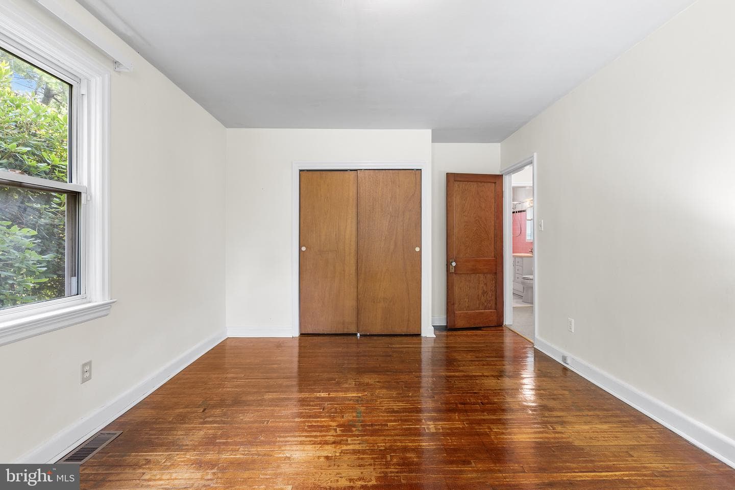 150 E North Lane photo 12