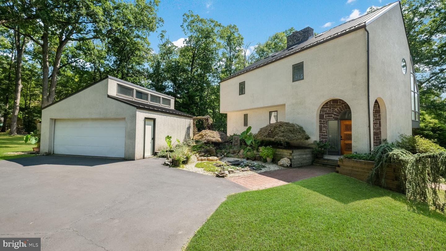 261 Clemens Road photo 1