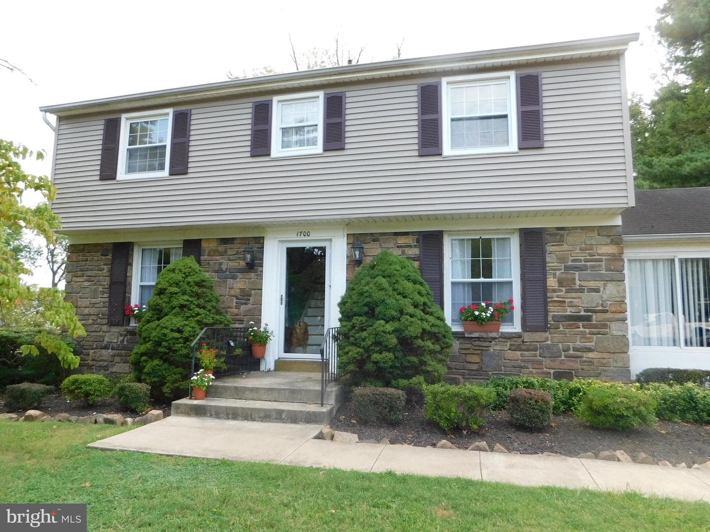 1700 Magnolia photo 1