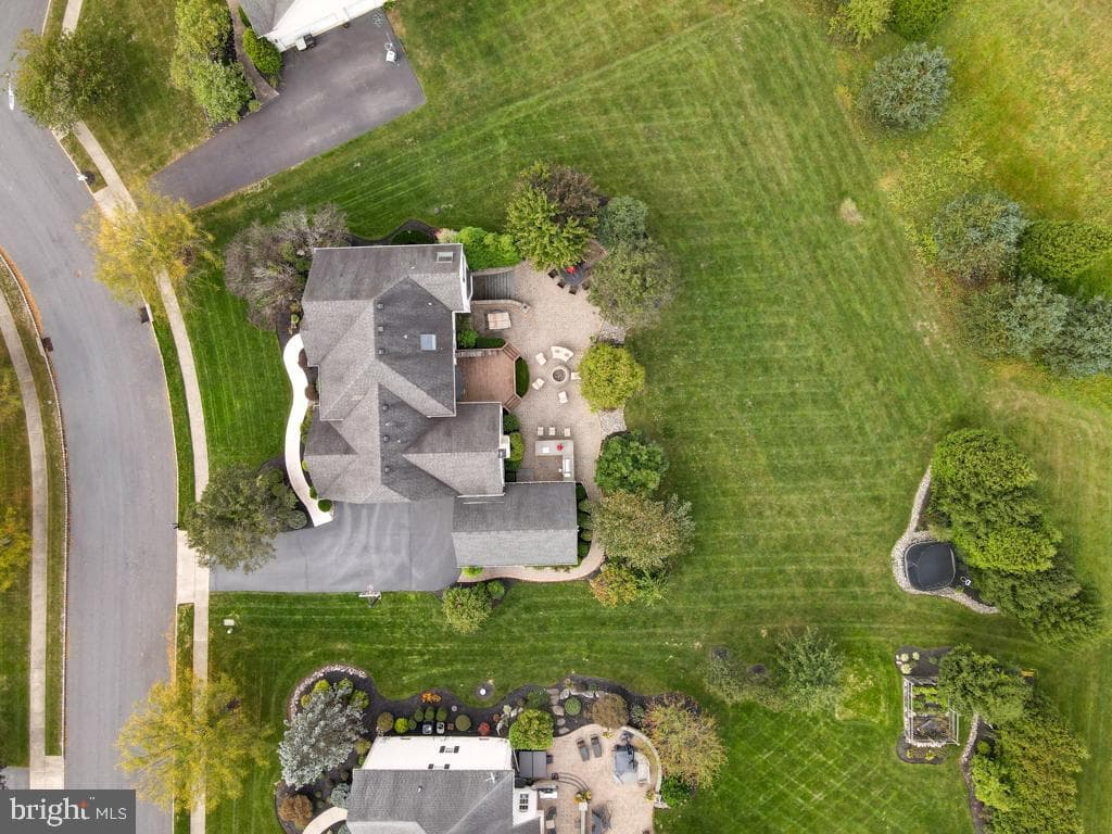 579 Hawthorne Lane photo 4