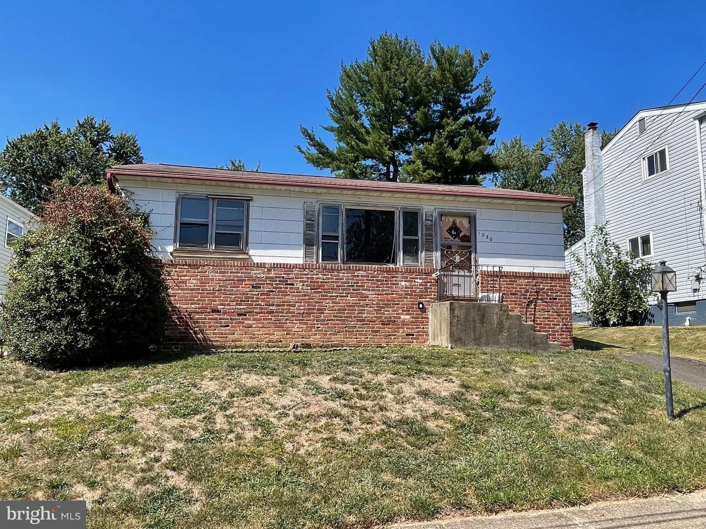 1230 Hall Avenue photo 2