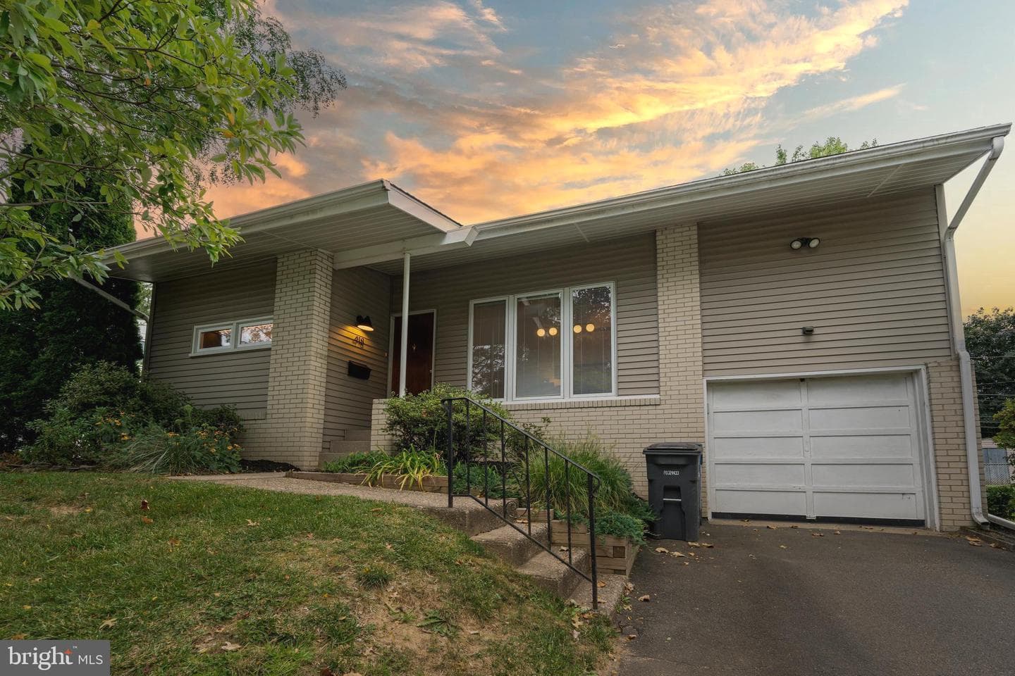 418 Haywood Road photo 1