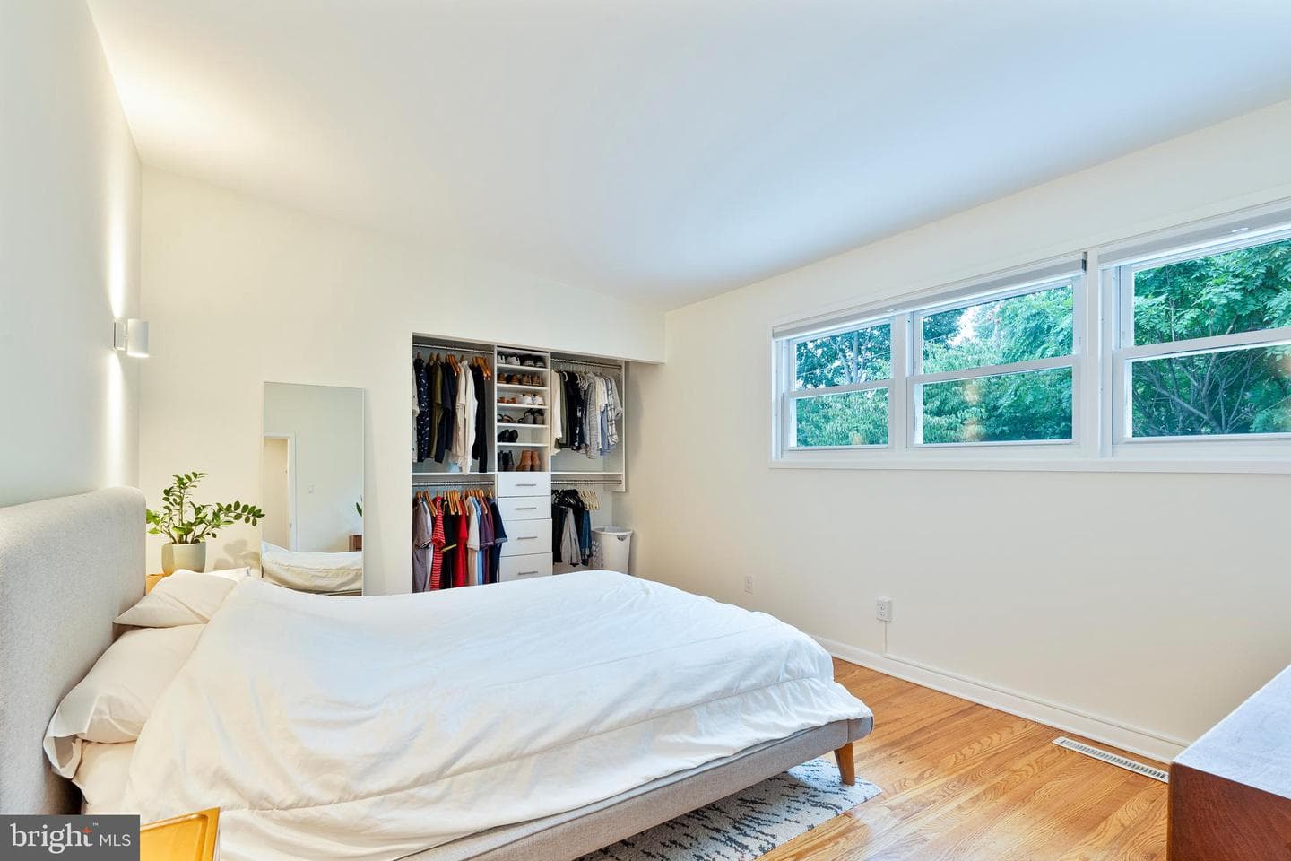 418 Haywood Road photo 9