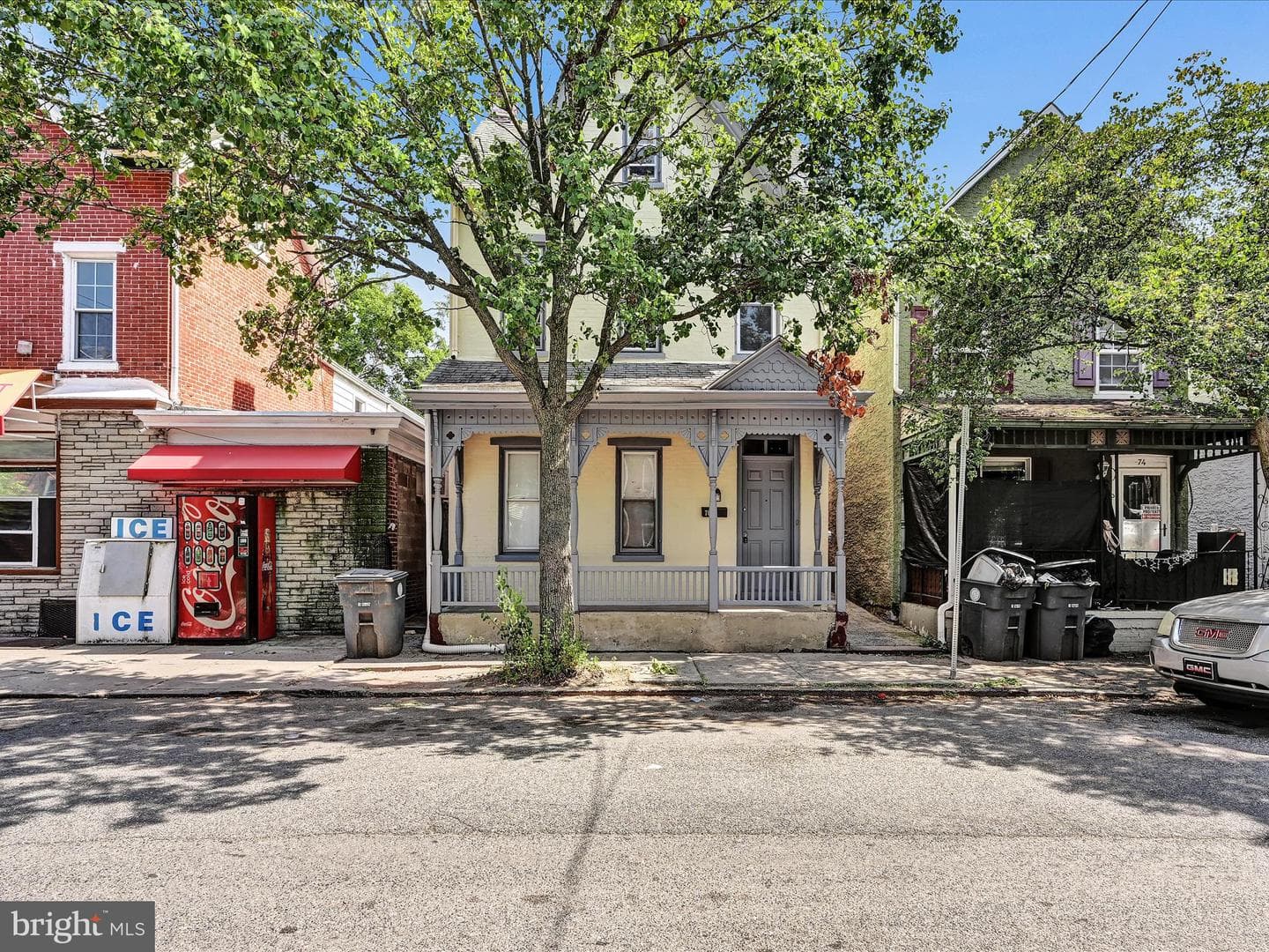 76 N York Street photo 1