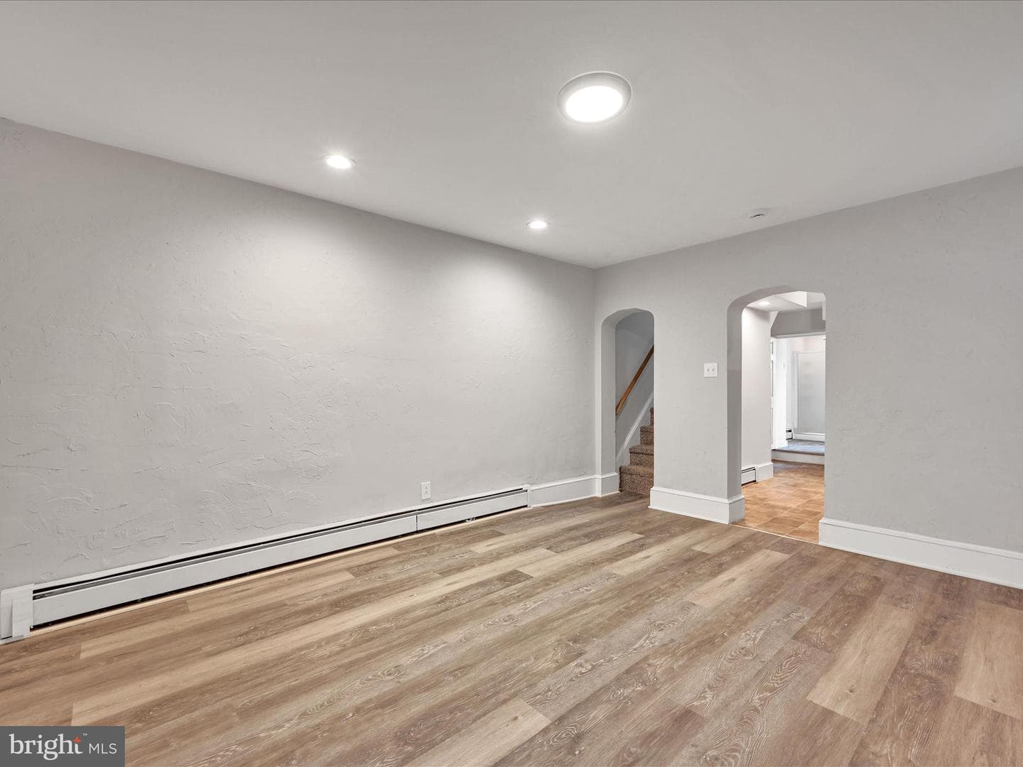 76 N York Street photo 10