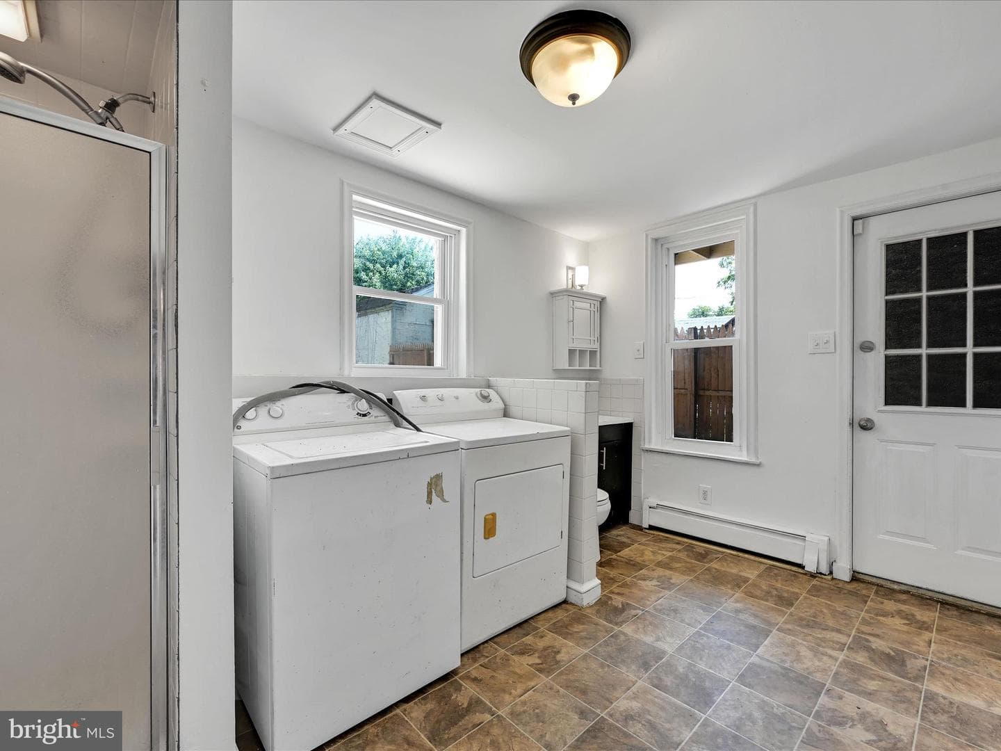 76 N York Street photo 12